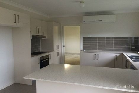 Property photo of 2 Meander Grove Cameron Park NSW 2285