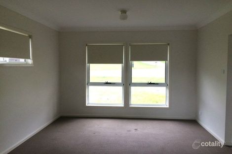 Property photo of 2 Meander Grove Cameron Park NSW 2285