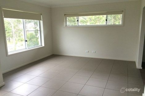 Property photo of 2 Meander Grove Cameron Park NSW 2285