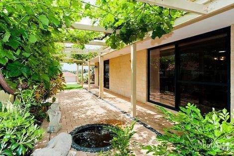 Property photo of 54 Paradise Circuit Halls Head WA 6210