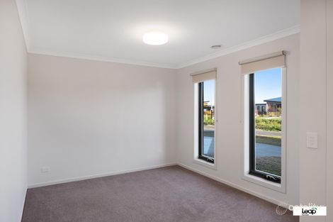 Property photo of 33 Alcantara Boulevard Wallan VIC 3756