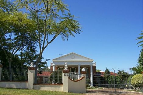 220 London Rd, Gumdale, QLD 4154