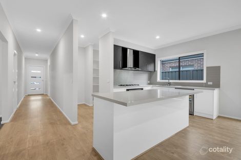 Property photo of 8 Velvet Circuit Clyde North VIC 3978