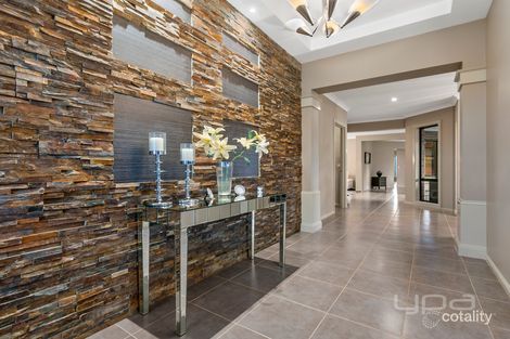 Property photo of 7 Indigo Square Brookfield VIC 3338