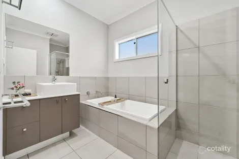 Property photo of 52 Australorp Drive Clyde North VIC 3978