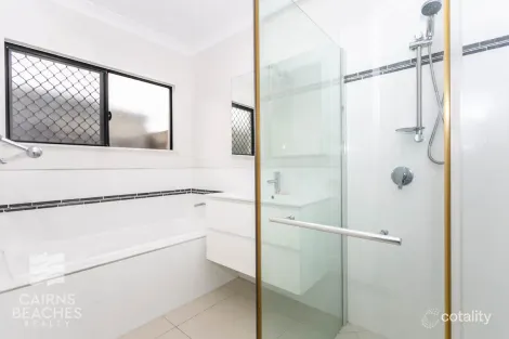 Property photo of 22 Arrowsmith Close Smithfield QLD 4878