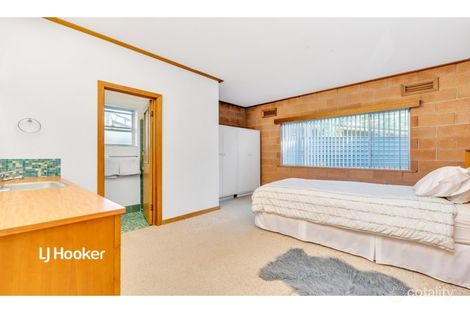 5 Lincoln Dr, Redwood Park, SA 5097