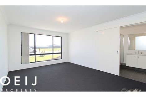 Property photo of 8 Ruffle Approach Piara Waters WA 6112