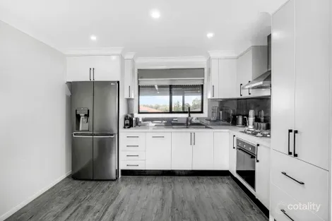 Property photo of 8 Cato Close Edensor Park NSW 2176