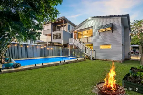 17 Turley St, Fairfield, QLD 4103