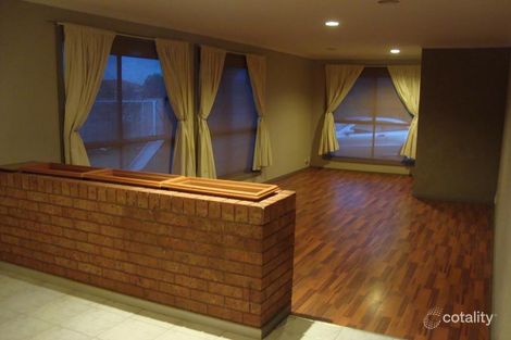 Property photo of 2 Dunai Walk Delahey VIC 3037