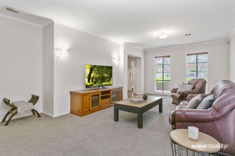 Property photo of 15 Cullen Close Berwick VIC 3806