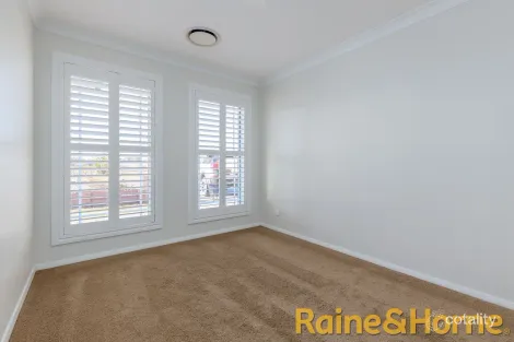 Property photo of 8 Hindmarsh Esplanade Dubbo NSW 2830