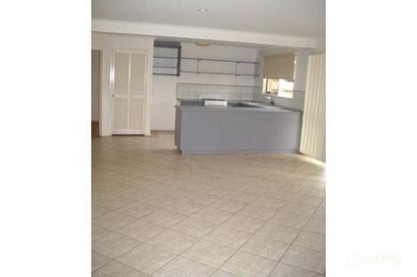 Property photo of 33 Primrose Hill Close Endeavour Hills VIC 3802