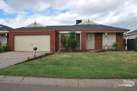 8 Strickland Cres, Burnside, VIC 3023