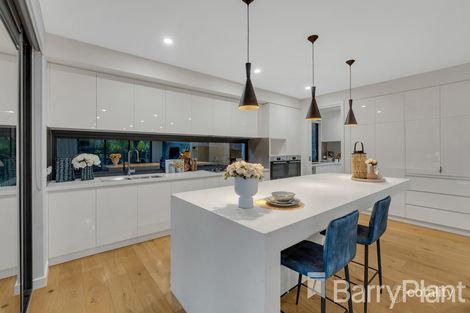 Property photo of 4 Oak Court Mount Waverley VIC 3149