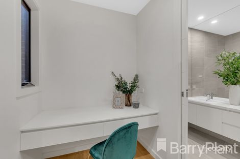 Property photo of 4 Oak Court Mount Waverley VIC 3149