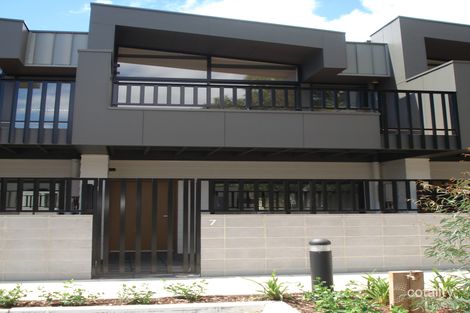 Property photo of 7 Sharp Circuit Mill Park VIC 3082