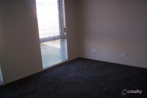 Property photo of 19 Lakeaire Circuit Cameron Park NSW 2285
