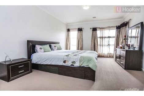 Property photo of 33 Biltmore Crescent Roxburgh Park VIC 3064