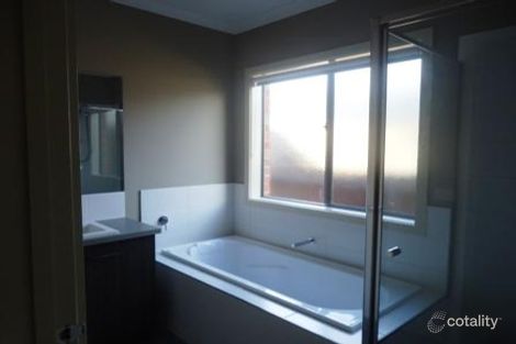 Property photo of 18 Bonang Drive Doreen VIC 3754