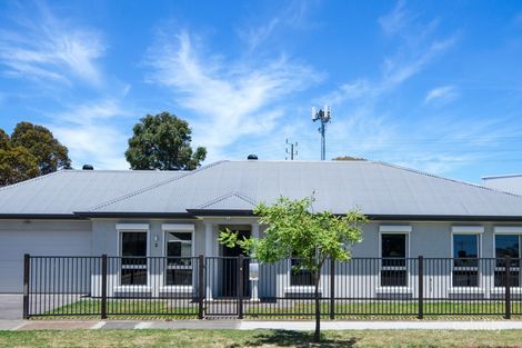 2 Burleigh Ave, Pennington, SA 5013