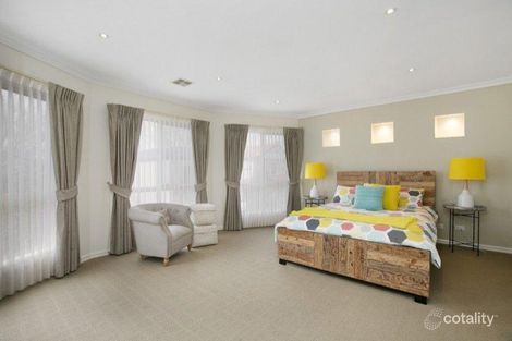 Property photo of 20 Winston Way Murrumbeena VIC 3163