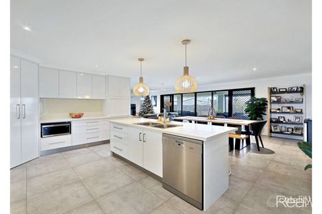 Property photo of 18 Beech Links Drive Ashfield QLD 4670