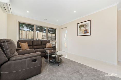 Property photo of 2/27 Hodgins Crescent Frankston North VIC 3200