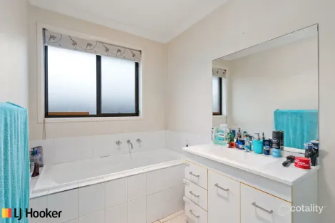 Property photo of 9 Audrey Cahn Street Macgregor ACT 2615