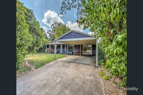 19 Nicholson St, Porepunkah, VIC 3740
