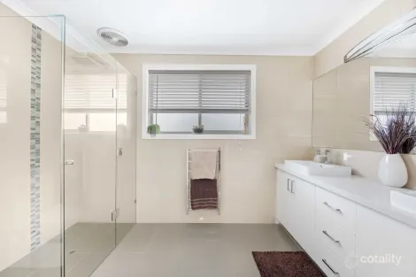 Property photo of 15 Parrakeet Court Taylors Lakes VIC 3038