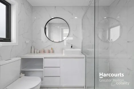 Property photo of 8 Gloucester Way Melton West VIC 3337