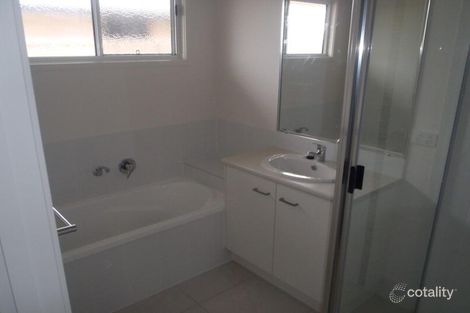 Property photo of 2/38 Lakeside Drive Emerald QLD 4720