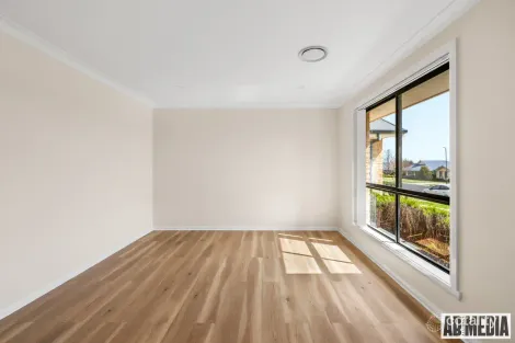 Property photo of 35 Emerald Drive Kelso NSW 2795