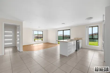 Property photo of 35 Emerald Drive Kelso NSW 2795