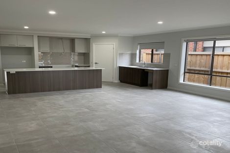 21 Weymouth Cct, Donnybrook, VIC 3064