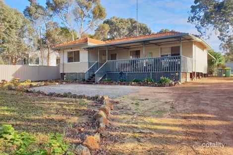 6 White St, Wandering, WA 6308