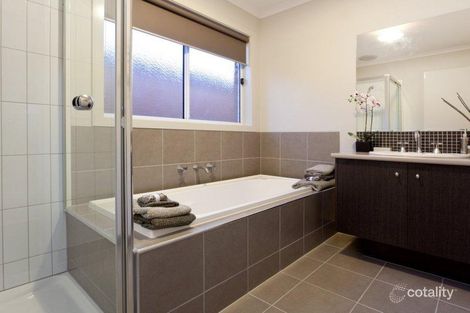 Property photo of 90 Blue Horizons Way Pakenham VIC 3810