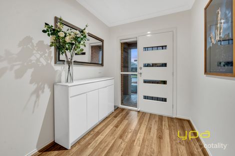 Property photo of 21 City Vista Circuit Cranbourne West VIC 3977