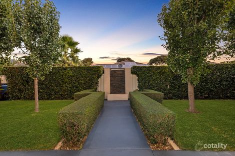 Property photo of 2 Margaret Place Taylors Hill VIC 3037