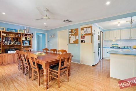 Property photo of 40 Heatherlea Crescent Narre Warren VIC 3805