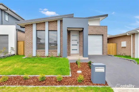 28 Kingsdale Ave, Catherine Field, NSW 2557