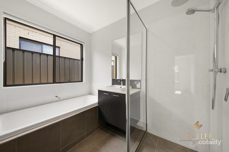 Property photo of 13 Topcliffe Crescent Truganina VIC 3029