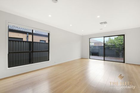Property photo of 13 Topcliffe Crescent Truganina VIC 3029