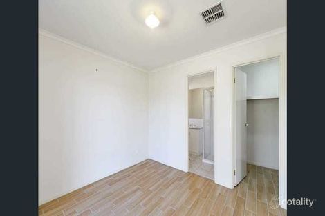 Property photo of 17 Dobell Place Lloyd NSW 2650