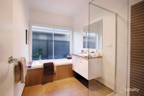 Property photo of 13 Gooseberry Mews Berwick VIC 3806