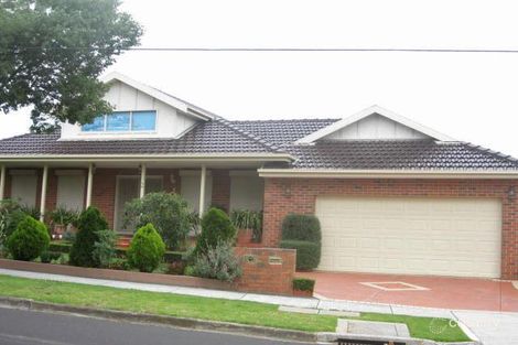 2 Oakham Ave, Burwood East, VIC 3151