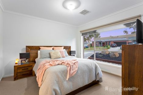 Property photo of 5 Ocean Bend Pakenham VIC 3810