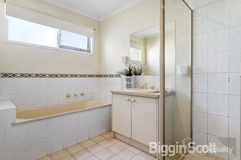 Property photo of 21 Crown Close Oakleigh East VIC 3166